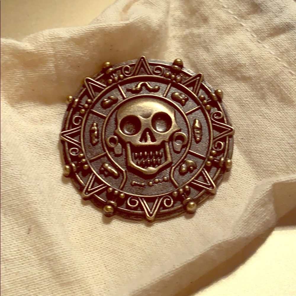 Disney Pirates of the Caribbean Medallion Pin